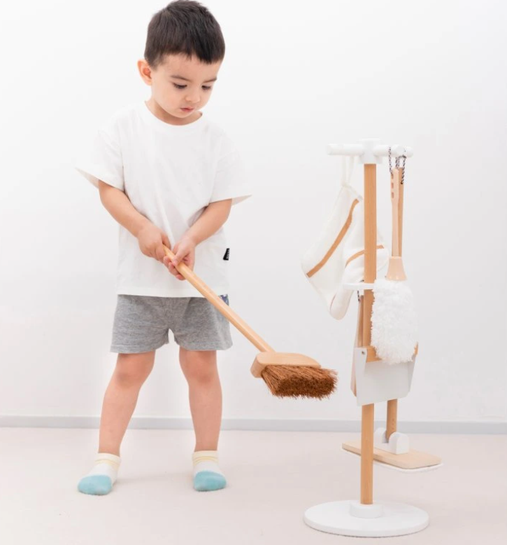 woet - Dětská dřevěná úklidová sada